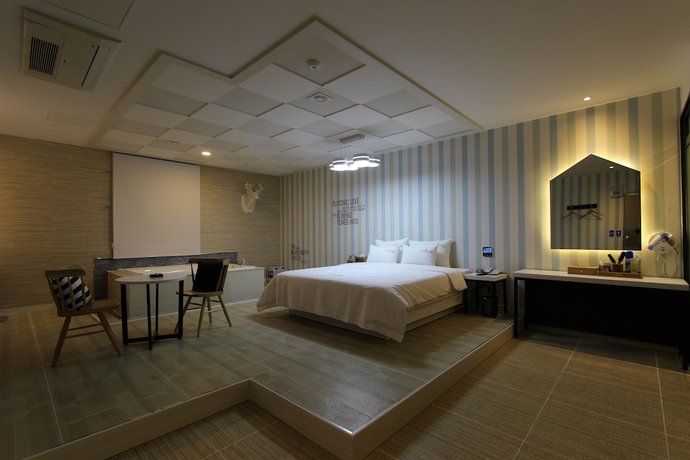 Imagen de la habitación del Hotel The Zenith. Foto 6