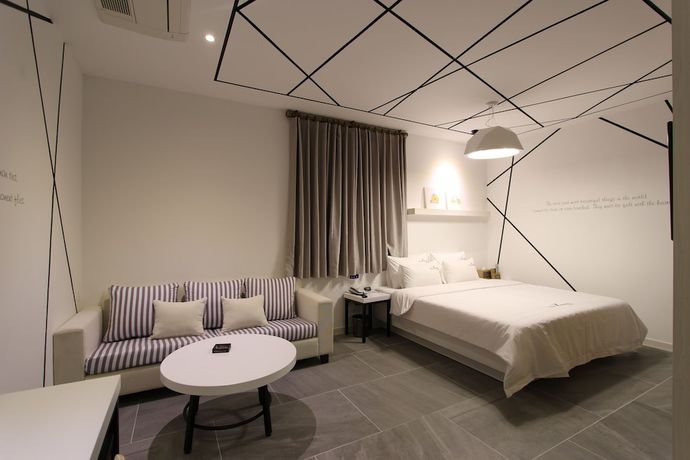 Imagen de la habitación del Hotel The Zenith. Foto 8