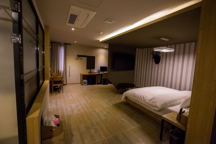 Imagen de la habitación del Hotel The Zenith. Foto 13