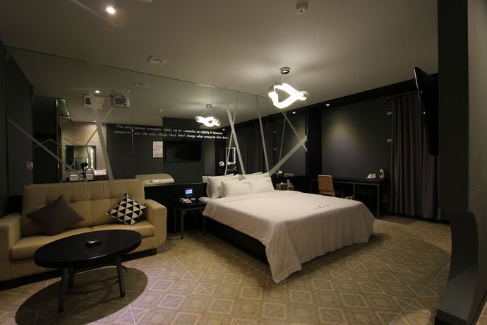 Imagen de la habitación del Hotel The Zenith. Foto 14