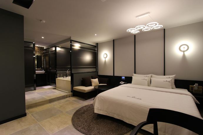 Imagen de la habitación del Hotel The Zenith. Foto 19