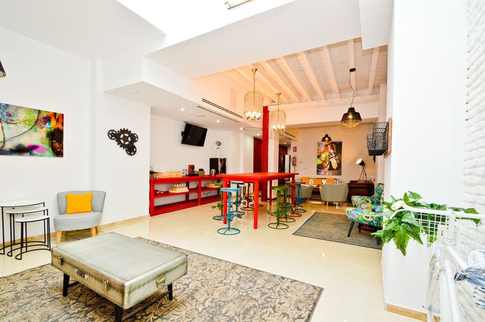 Imagen de los interiores del Hotel The Zentral Arenal Suites. Foto 17