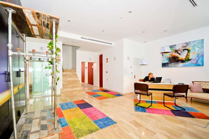 Imagen de los interiores del Hotel The Zentral Arenal Suites. Foto 18