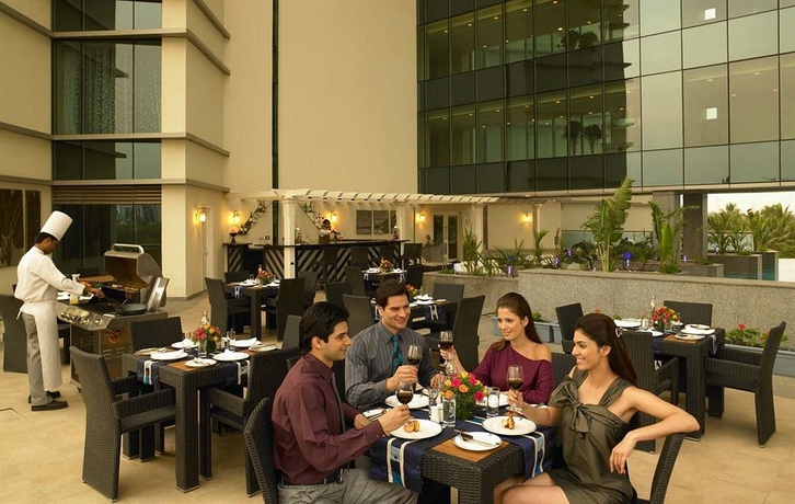 Imagen del bar/restaurante del Hotel The Zuri Whitefield, Bangalore. Foto 3