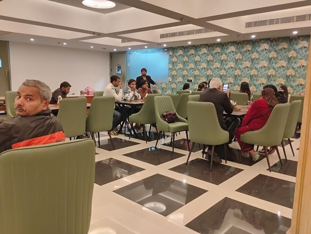 Imagen del bar/restaurante del Hotel The park green hotel and resort. Foto 5