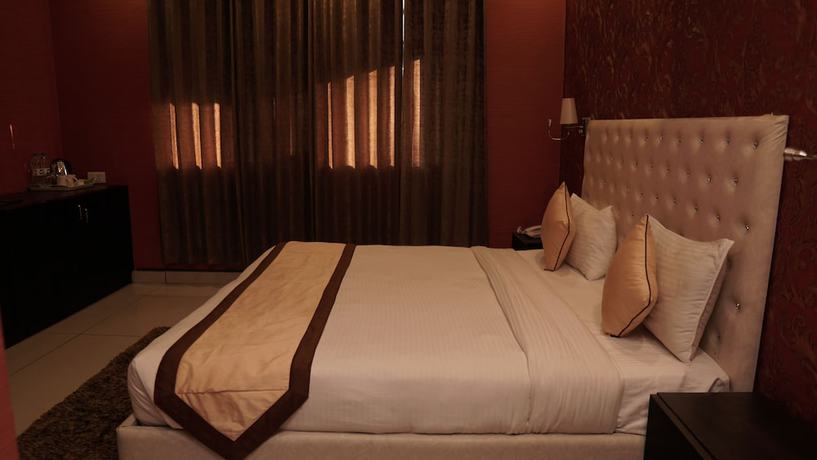 Imagen de la habitación del Hotel The shahanshahi. Foto 13