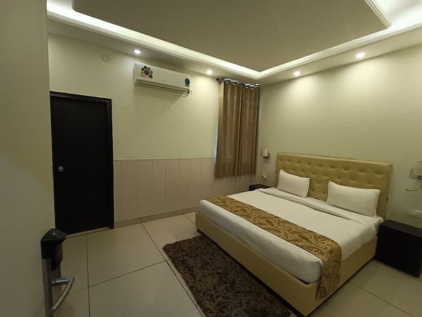 Imagen de la habitación del Hotel The shahanshahi. Foto 17