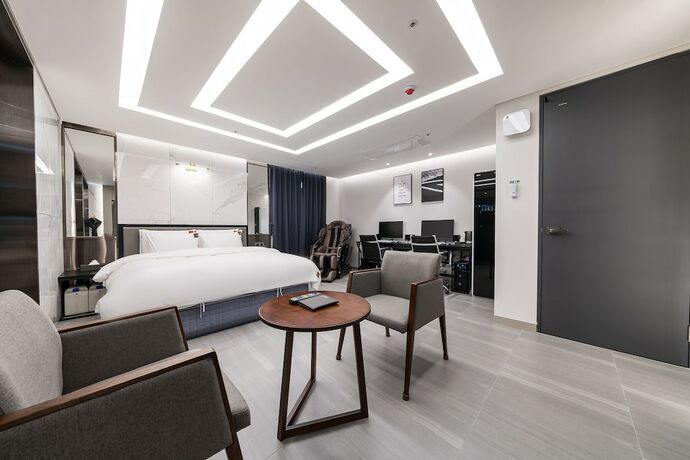Imagen de la habitación del Hotel TheOne, Sacheon. Foto 13
