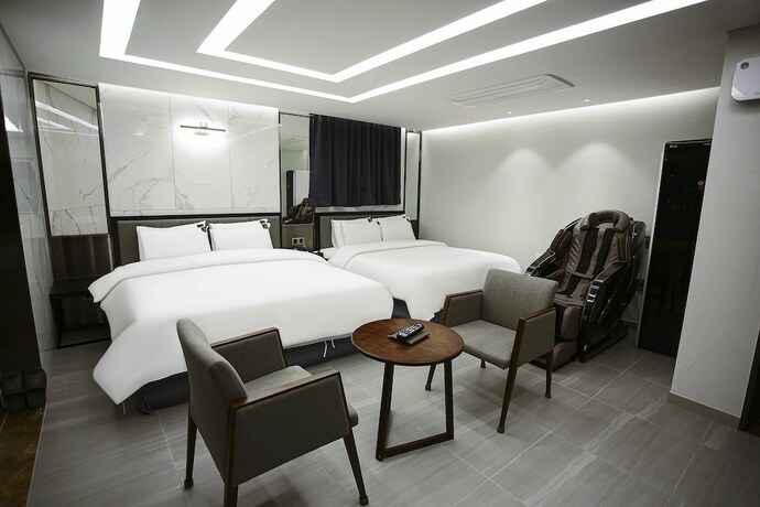 Imagen de la habitación del Hotel TheOne, Sacheon. Foto 16
