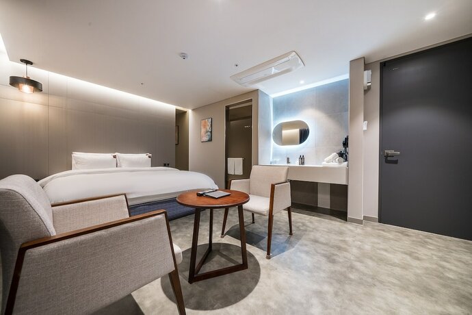 Imagen de la habitación del Hotel TheOne, Sacheon. Foto 17