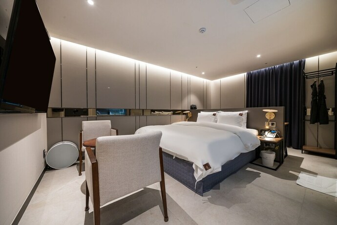 Imagen general del Hotel TheOne, Sacheon. Foto 8