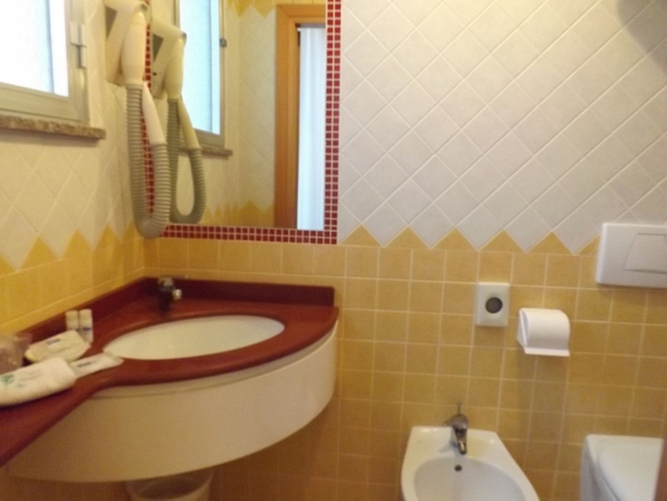 Imagen de la habitación del Hotel Thea, Bellaria-Igea Marina. Foto 15