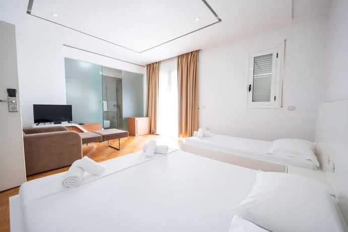 Imagen de la habitación del Hotel Thea. Foto 6