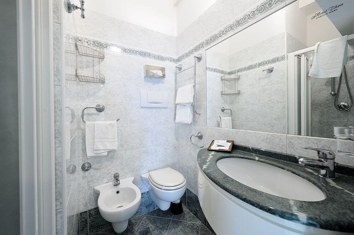 Imagen de la habitación del Hotel Thea, Gabicce Mare. Foto 10