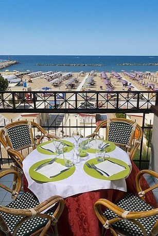 Imagen de la habitación del Hotel Thea, Gabicce Mare. Foto 12