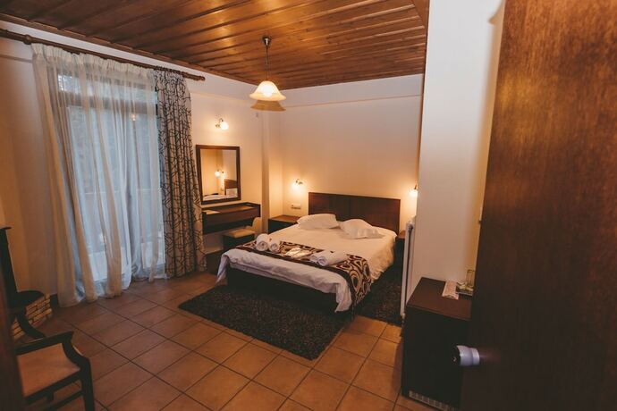 Imagen de la habitación del Hotel Thea Mainalou. Foto 16