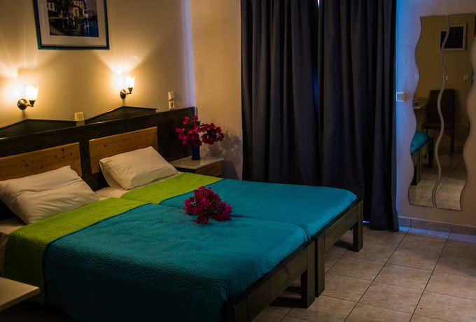Imagen de la habitación del Hotel Theano. Foto 12