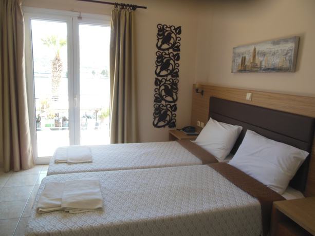 Imagen de la habitación del Hotel Theano. Foto 17