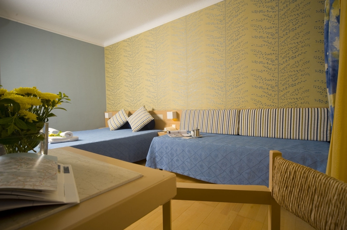 Imagen de la habitación del Hotel Theartemis Palace. Foto 7