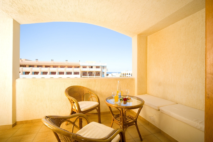 Imagen de la habitación del Hotel Theartemis Palace. Foto 8