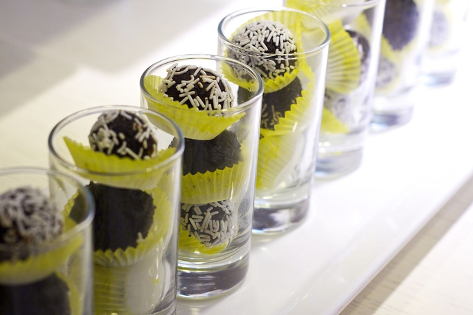 Imagen del bar/restaurante del Hotel Theartemis Palace. Foto 2