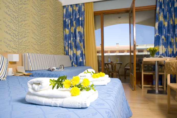 Imagen de la habitación del Hotel Theartemis Palace. Foto 11