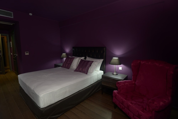 Imagen de la habitación del Hotel Theasis. Foto 11