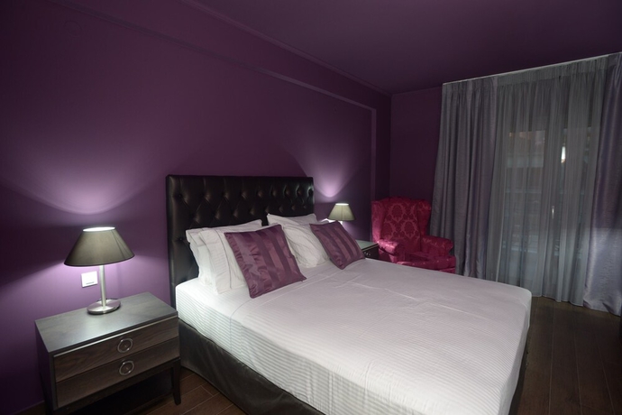 Imagen de la habitación del Hotel Theasis. Foto 12