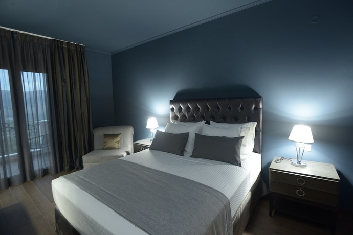 Imagen de la habitación del Hotel Theasis. Foto 13