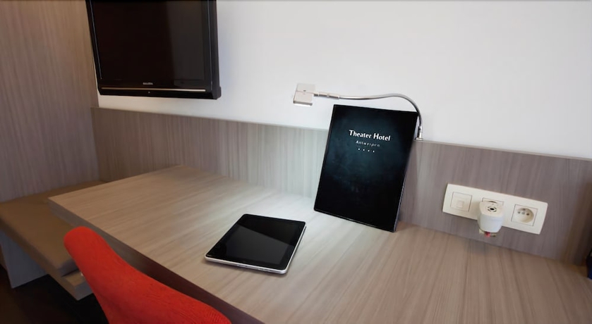 Imagen de la habitación del Hotel Theater. Foto 9