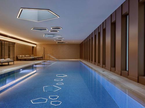 Imagen de la piscina del Hotel Theatron Jerusalem Hotel And Spa Mgallery Collection. Foto 20