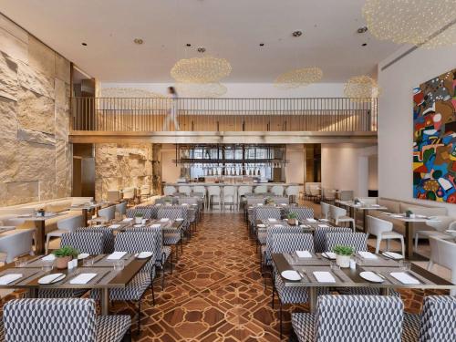 Imagen del bar/restaurante del Hotel Theatron Jerusalem Hotel And Spa Mgallery Collection. Foto 7