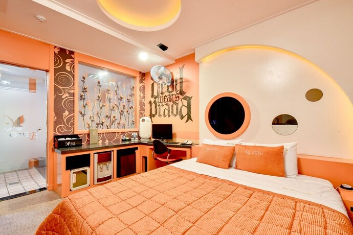 Imagen de la habitación del Hotel Thebay. Foto 13
