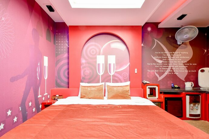 Imagen de la habitación del Hotel Thebay. Foto 17