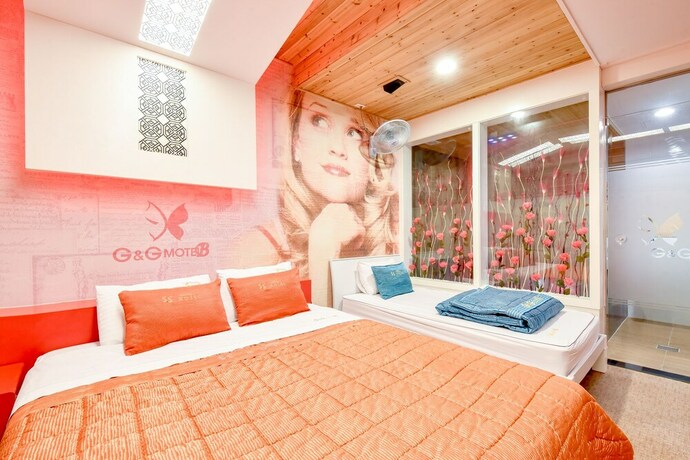 Imagen de la habitación del Hotel Thebay. Foto 19
