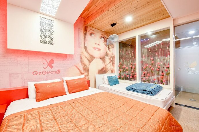 Imagen de la habitación del Hotel Thebay. Foto 27