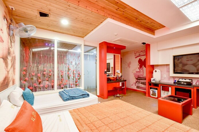 Imagen de la habitación del Hotel Thebay. Foto 36