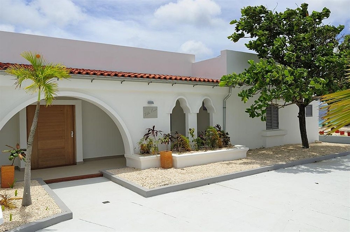 Imagen de los exteriores del Hotel Thebonairian. Foto 14