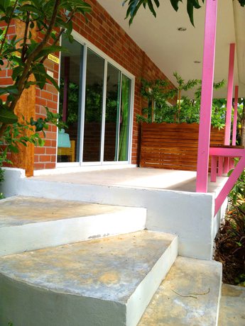 Imagen de los interiores del Hotel Theerama Cottage Resort. Foto 20