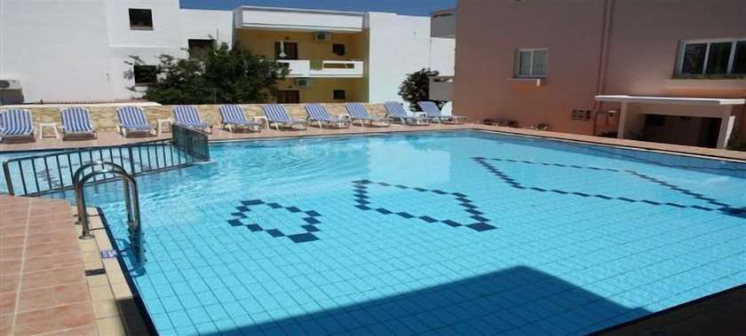 Imagen de la piscina del Hotel Thelesi Apartments. Foto 14