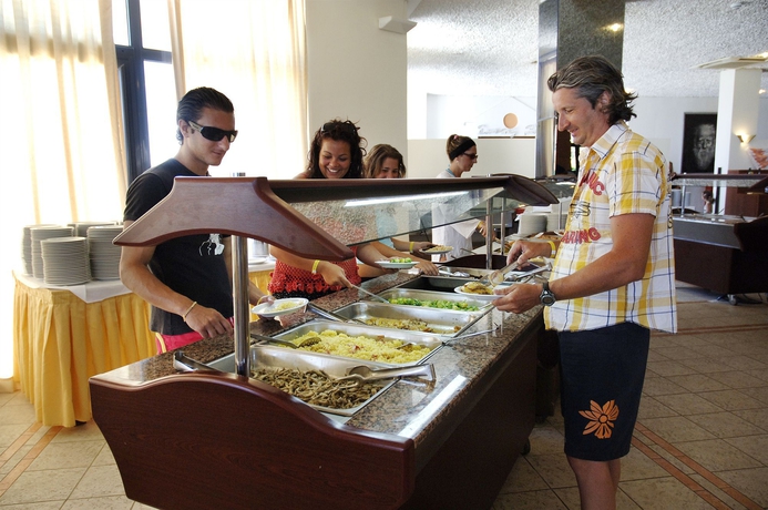 Imagen del bar/restaurante del Hotel Themis Beach. Foto 5