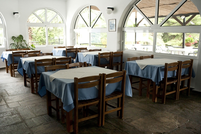 Imagen del bar/restaurante del Hotel Theo Bungalows. Foto 4