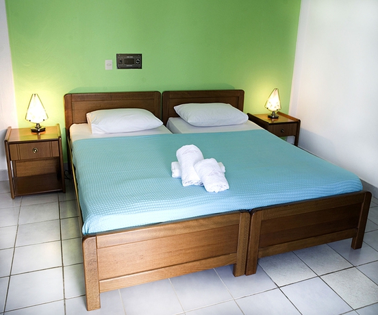 Imagen de la habitación del Hotel Theo Bungalows. Foto 11
