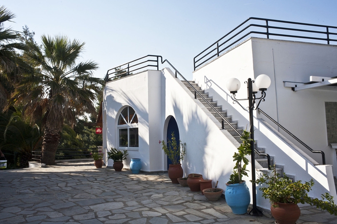 Imagen de los exteriores del Hotel Theo Bungalows. Foto 15