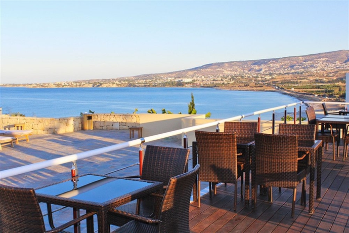 Imagen de la piscina del Hotel Theo Sunset Bay. Foto 10