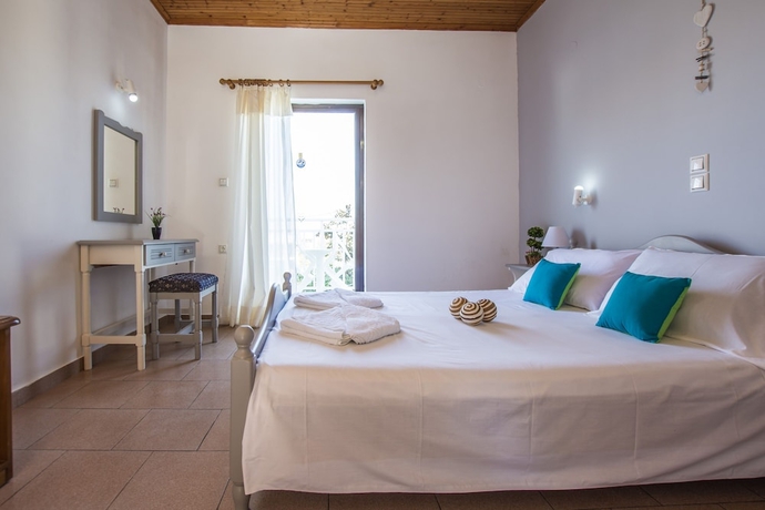 Imagen de la habitación del Hotel Theodora Studios. Foto 2