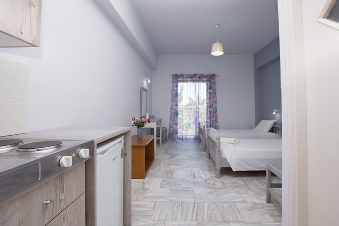 Imagen de la habitación del Hotel Theodora Studios. Foto 5