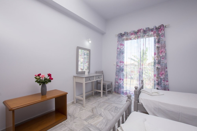 Imagen de la habitación del Hotel Theodora Studios. Foto 7