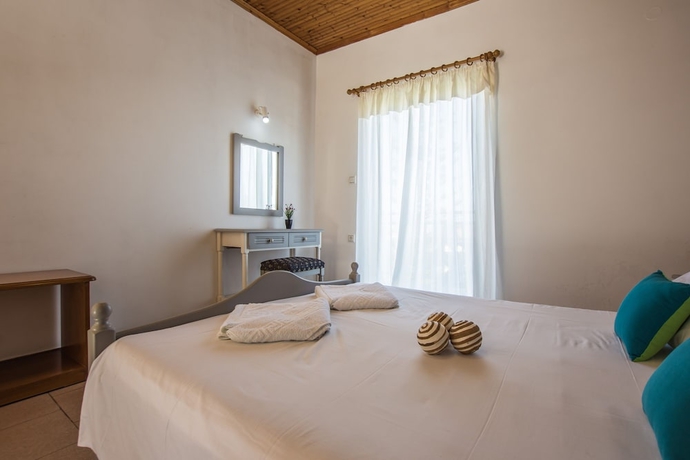 Imagen de la habitación del Hotel Theodora Studios. Foto 10