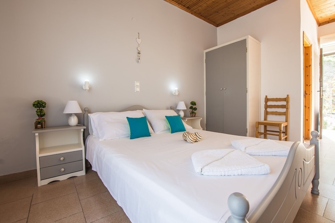 Imagen de la habitación del Hotel Theodora Studios. Foto 12